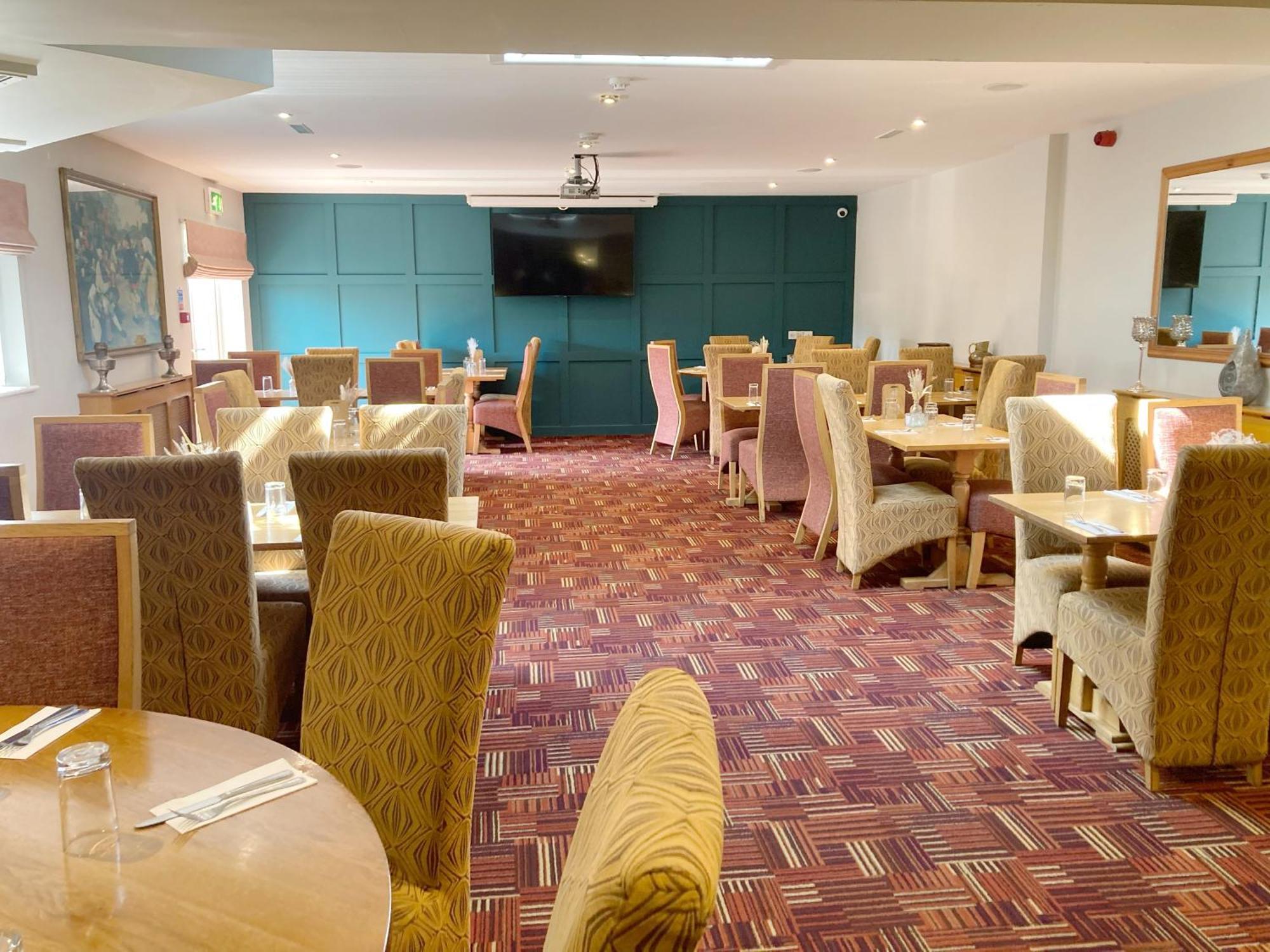 The Britannia & Waves Restaurant 4*